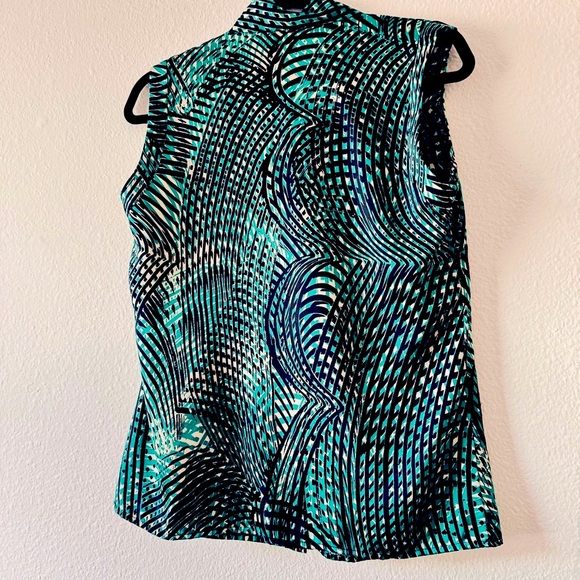 🎄🧑‍🎄Floral silk blouse with striped colt ,  very stylish and good❤️❤️😍😍 - Picture 5 of 7